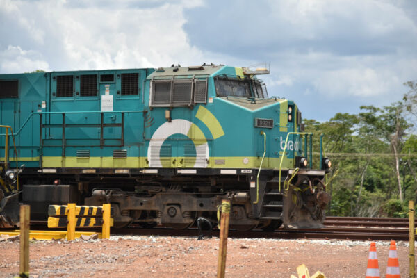 LDC e Brado fazem operação inédita pela ferrovia Norte Sul pluma de