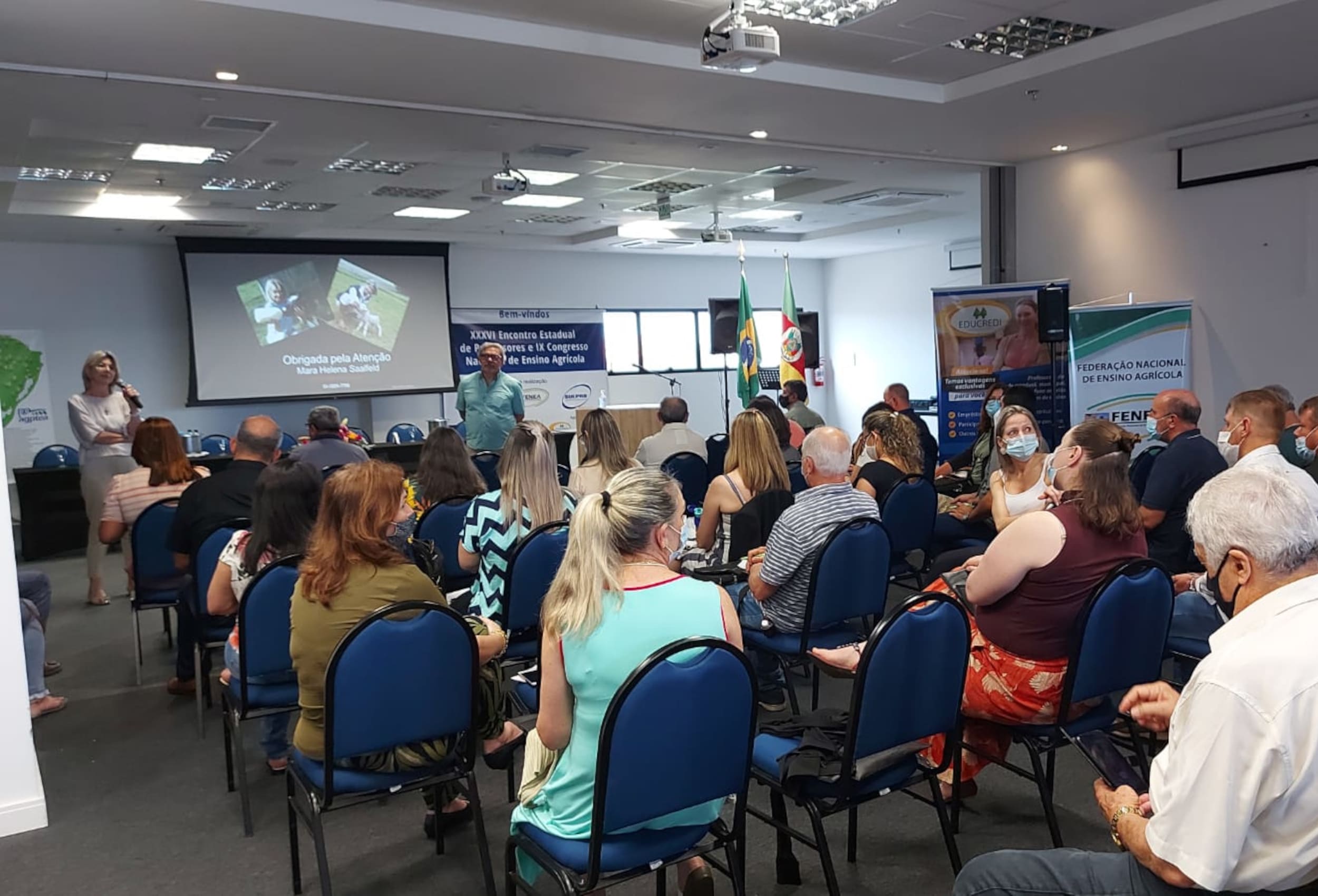 Professores agrícolas debatem solos e currículo do Ensino Médio em evento