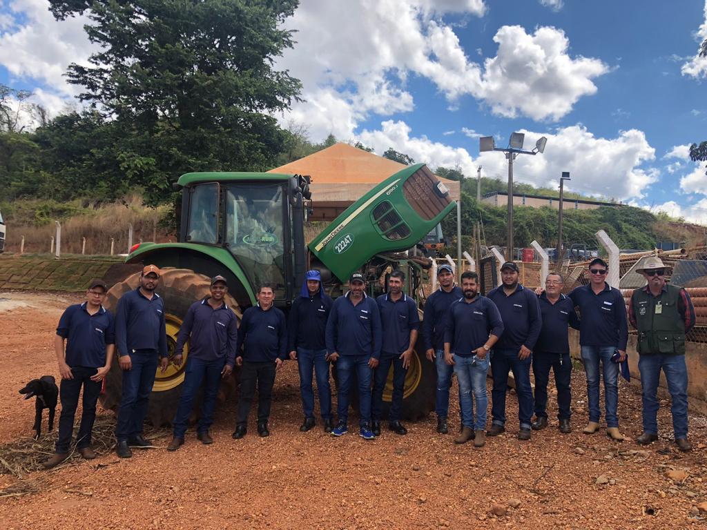 Cooper-Rubi desenvolve treinamento em operação e manutenção de tratores agrícolas