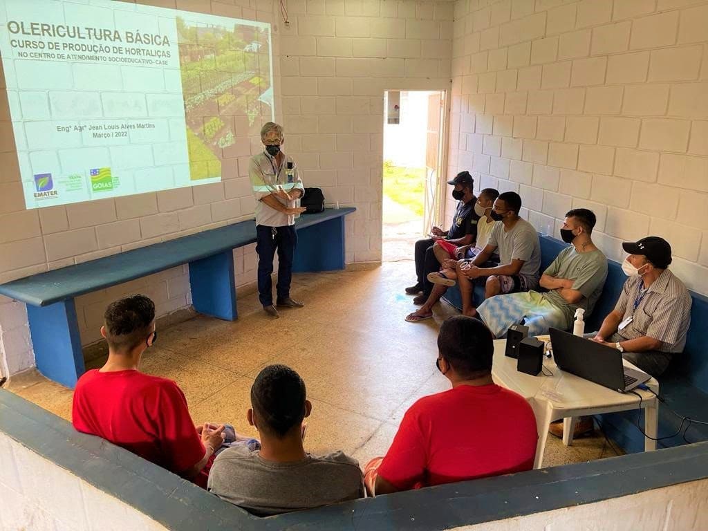 Emater atua para reinserção de adolescentes que cumprem medidas socioeducativas à sociedade