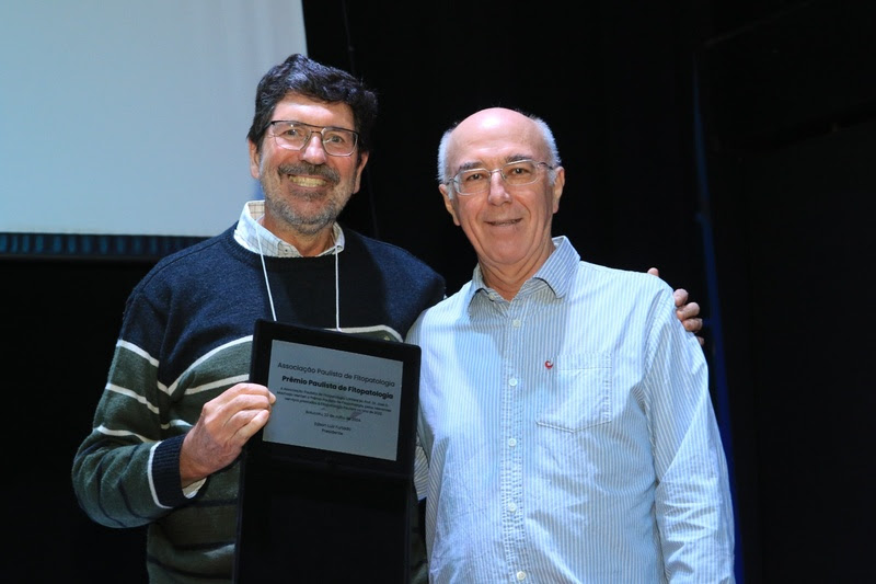 Presidente do CCAS, José Otávio Menten, é homenageado no 43º Congresso Paulista de Fitopatologia